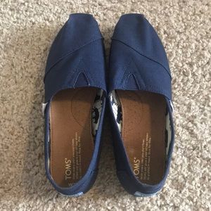 Navy TOMS (Worn once!)